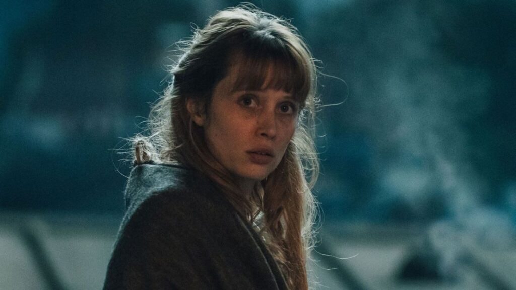 claire romain est rose dans la série montmartre