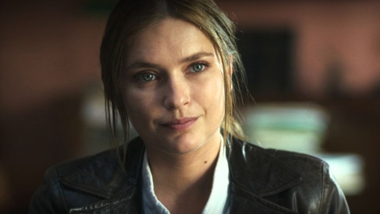 Les Disparues de la Gare sur Disney+ : qui est le père de l'enfant de Flore Robin (Camille Razat) ?