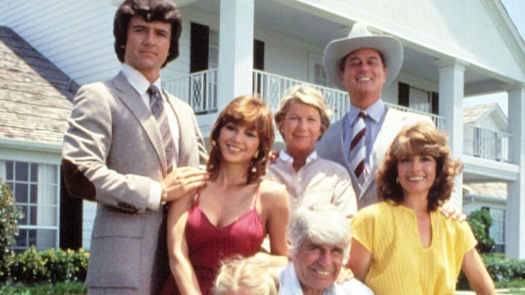 Dallas : pourquoi l’actrice Donna Reed (Miss Ellie Ewing) a-t-elle porté plainte contre la série ?