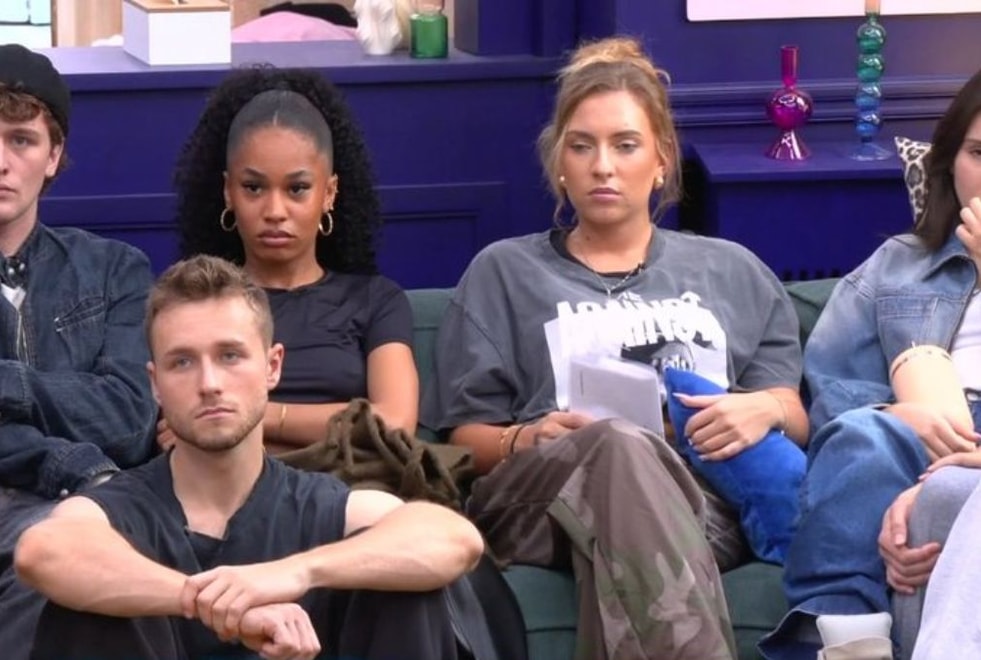 « On n’a pas leur autorisation » :  pourquoi y a-t-il (trop) de coupures dans le live de la Star Academy ?