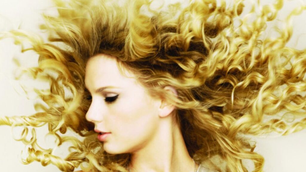 Taylor Swift sur la pochette de son album Fearless.