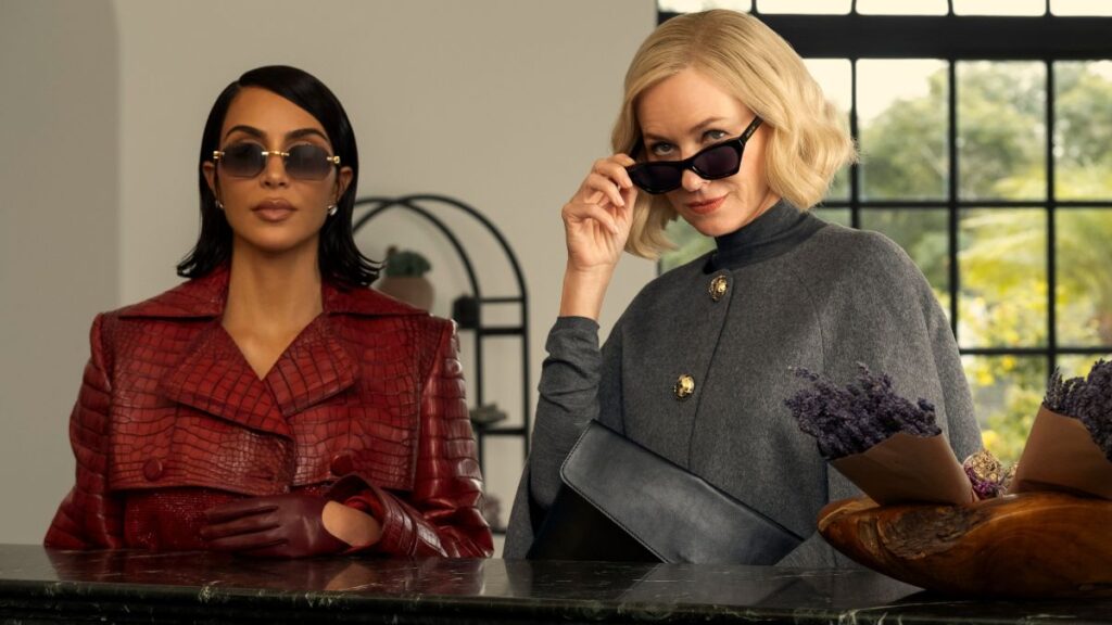 Kim Kardashian et Naomi Watts dans la série All's Fair sur Disney+.