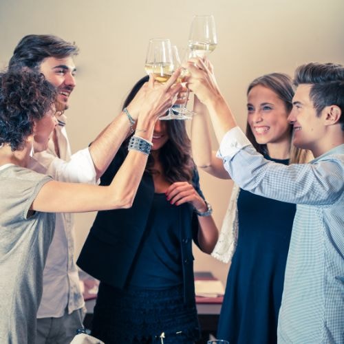 Faire la fête jusqu'à les oublier