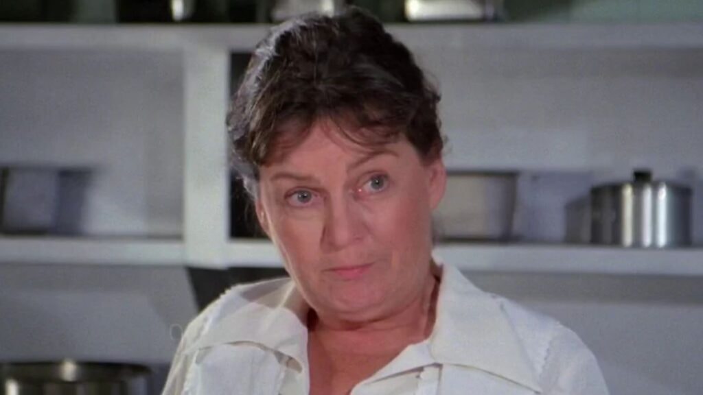 Le personnage de Hilda Gunnerson joué par Betty Harford dans Dynastie