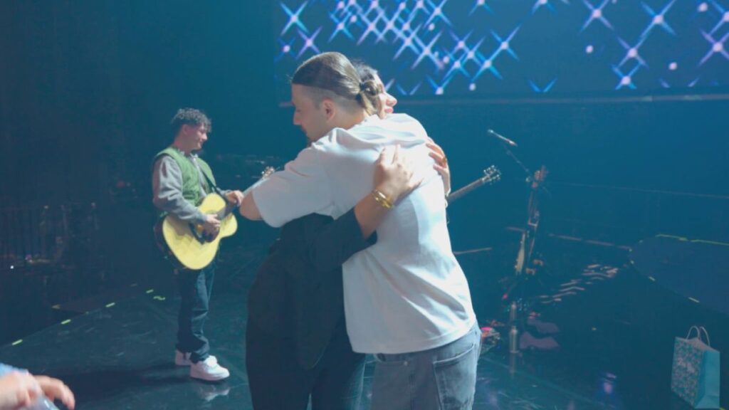 Pierre Garnier et sa fan dans l'émission Stars à Domicile.
