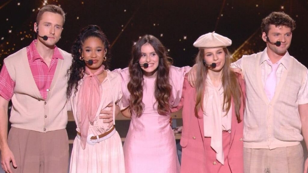 une star ac théo L., léane, jeanne, anouk et théo P.