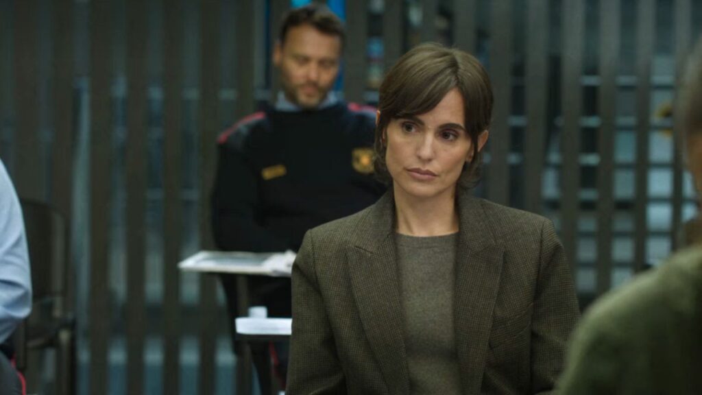 Rebeca Garrido (Verónica Echegui) dans la série Cité des Ombres sur Netflix.