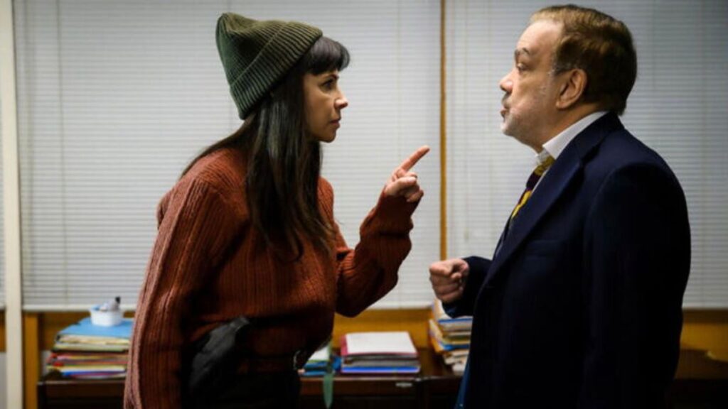 Coco (Mathilda May) et Vincent Daron (Didier Bourdon) dans la série Le Daron.