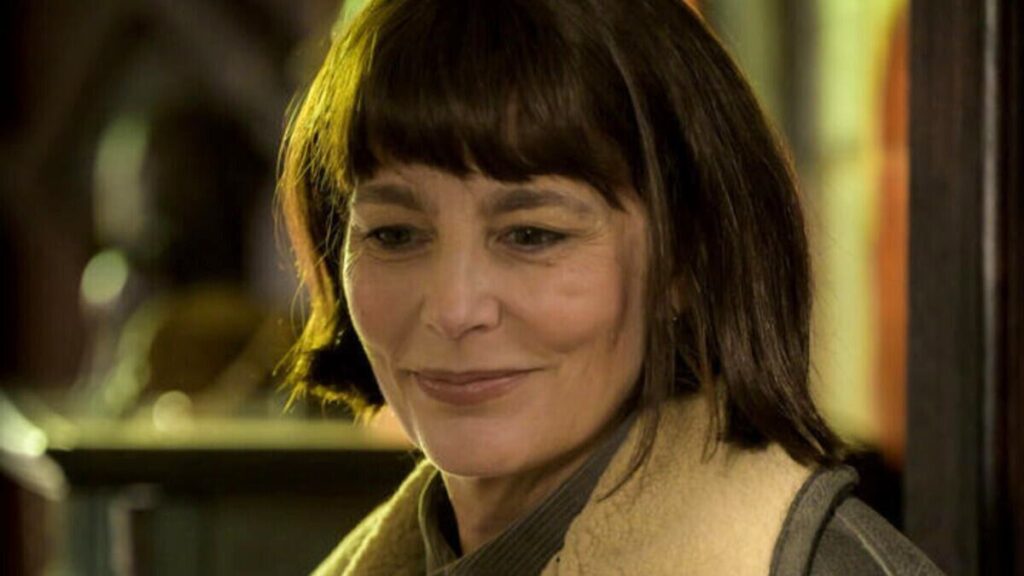 Coco (Sophie Duez) dans la saison 2 de la série Le Daron sur TF1.