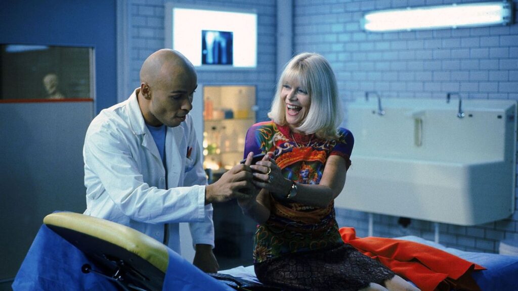 Éric Judor et Françoise Brion dans la série H.