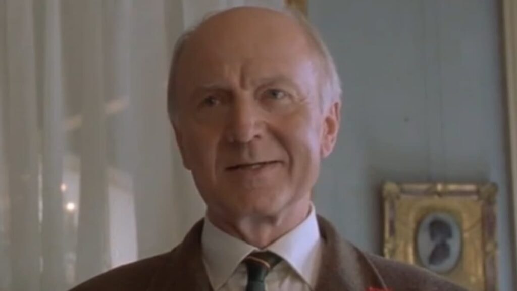 L'acteur Donald Douglas, sous les traits de l'amiral Darcy dans les films Bridget Jones