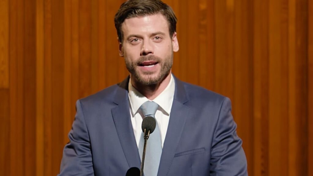 Scott Hunter (François Arnaud) dans la série heated Rivalry 