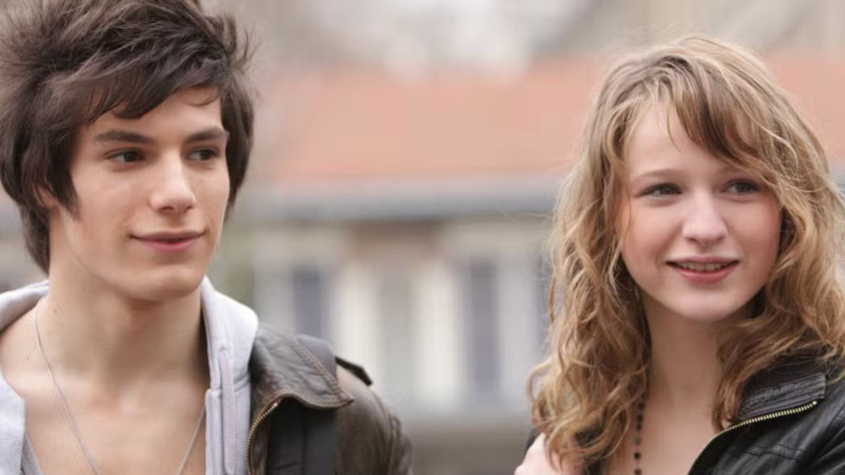 Lola (Christa Théret) et Maël (Jérémy Kapone) dans le film LOL.