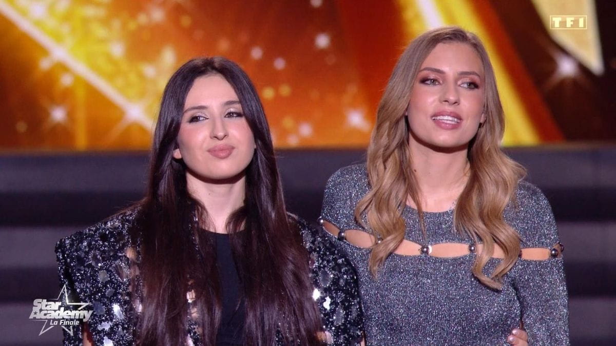 Ambre et Léa lors de la finale de la Star Academy 2025.
