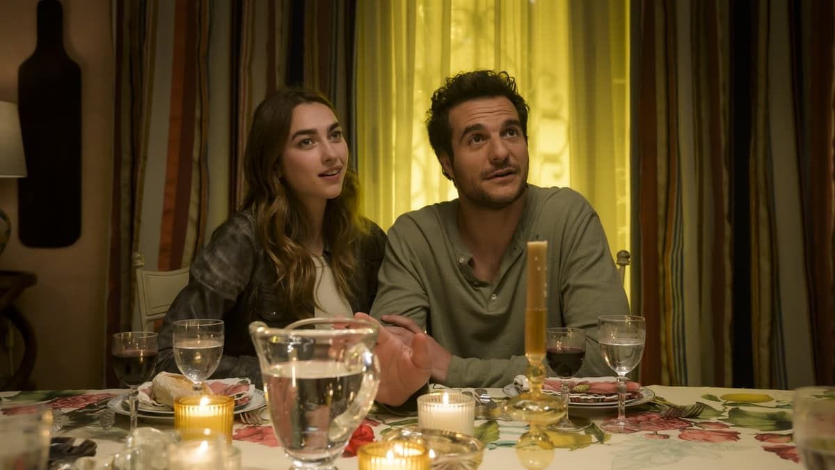 Benjamin Mercier (Amir Haddad) et Louise Meyer (Ludmilla von Claer) dans la série La Belle et le Boulanger sur TF1.