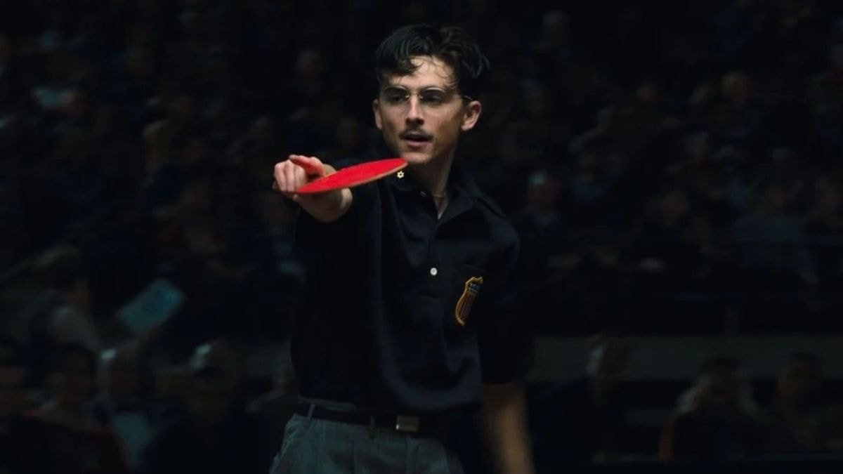 Timothée Chalamet joue au ping pong dans Marty Supreme