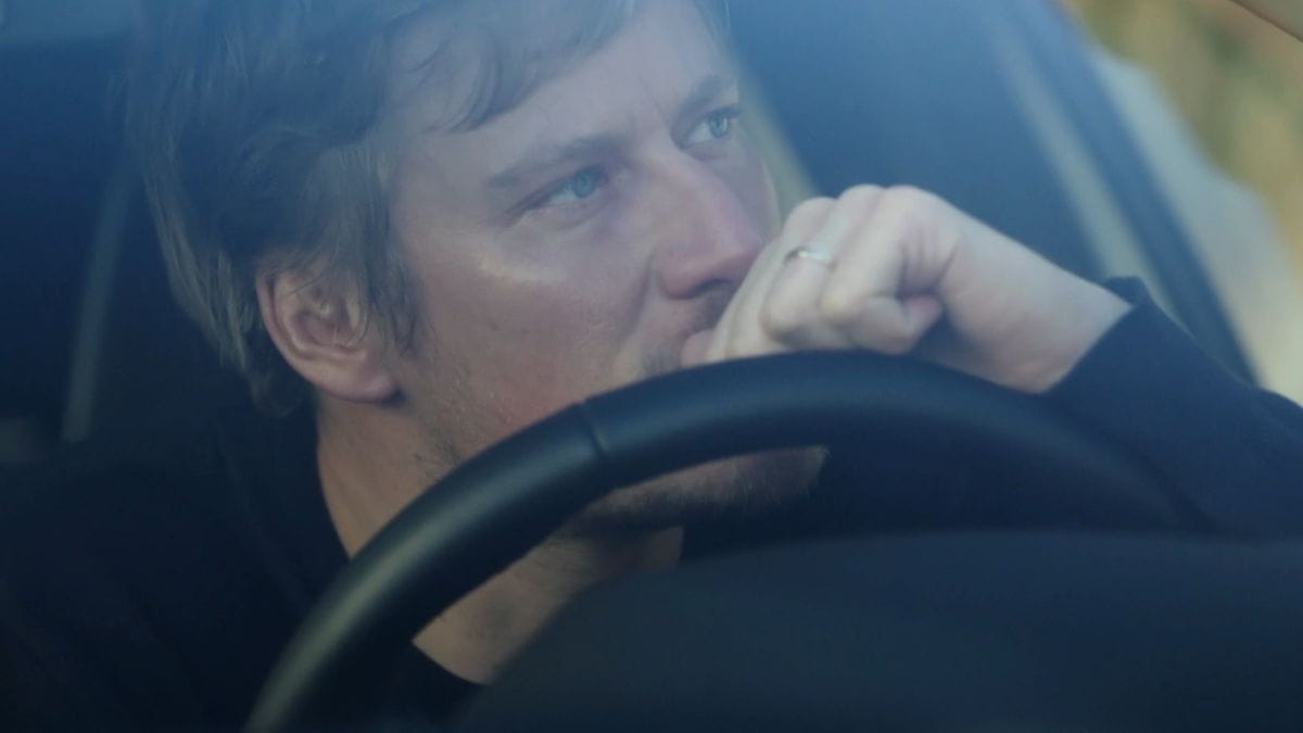 Lucas (Gérémy Crédeville) à la fin de la saison 1 de la série Erica.