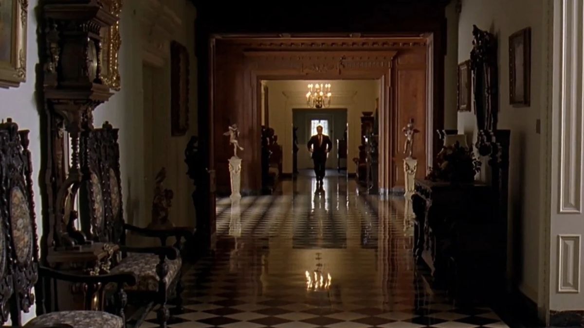 Le château de Bridgerton est-il le même que celui de The Crown et Batman ? 5 maisons réutilisées dans les films et séries