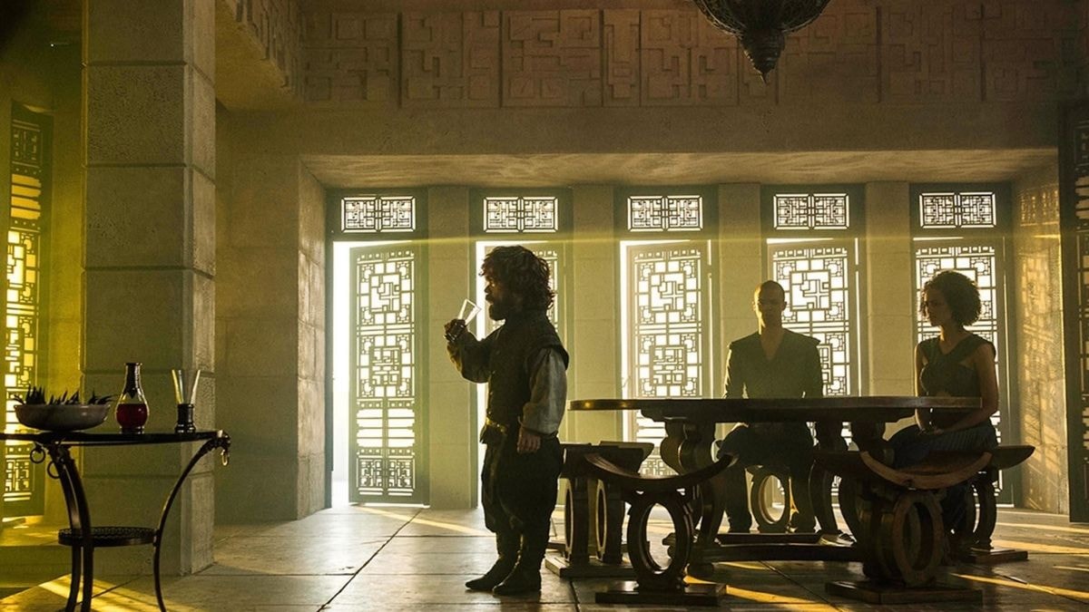 Le château de Bridgerton est-il le même que celui de The Crown et Batman ? 5 maisons réutilisées dans les films et séries